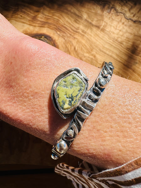THE COPAN CUFF